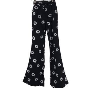 SMAK PARLOUR XS Black White Daisy Floral Into The Groove Flare Jeans NWT B81